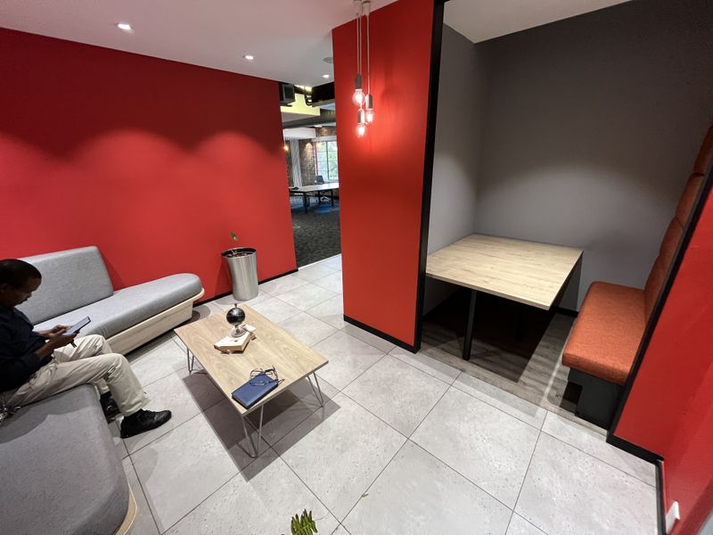 High-Exposure A-Grade Office with Premium Fit-Out in Green Point - Photo 3