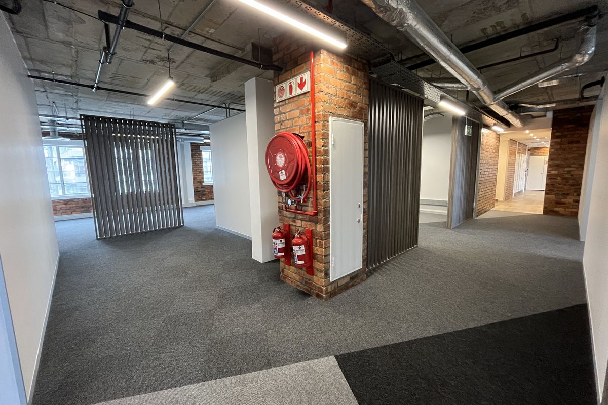 A-Grade Statement Office, Sovereign Quay, Green Point. - Photo 3