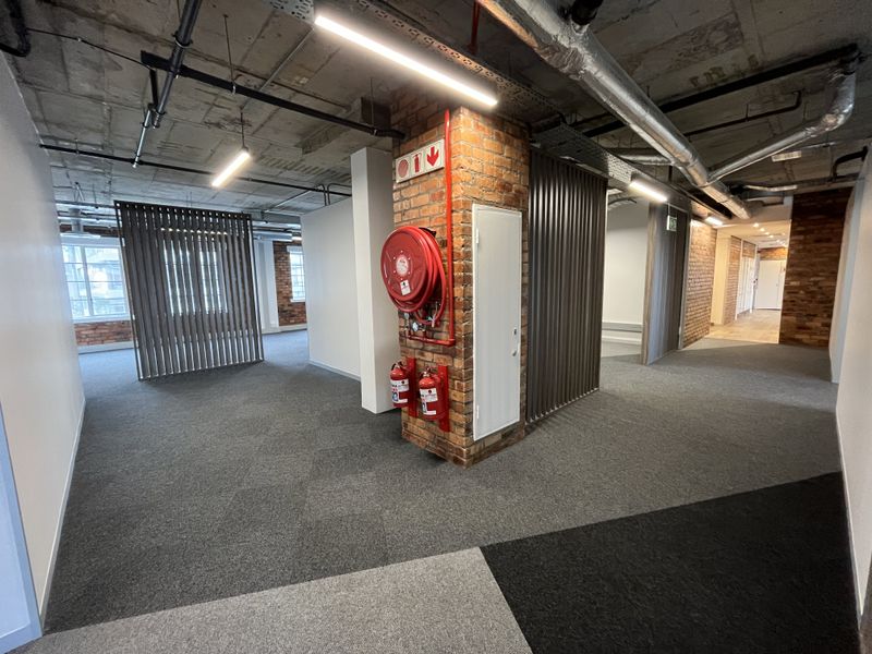 A-Grade Statement Office, Sovereign Quay, Green Point. - Photo 3