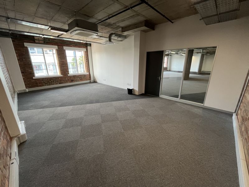 A-Grade Statement Office, Sovereign Quay, Green Point. - Photo 10