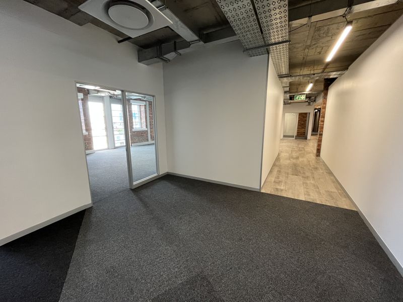 A-Grade Statement Office, Sovereign Quay, Green Point. - Photo 8