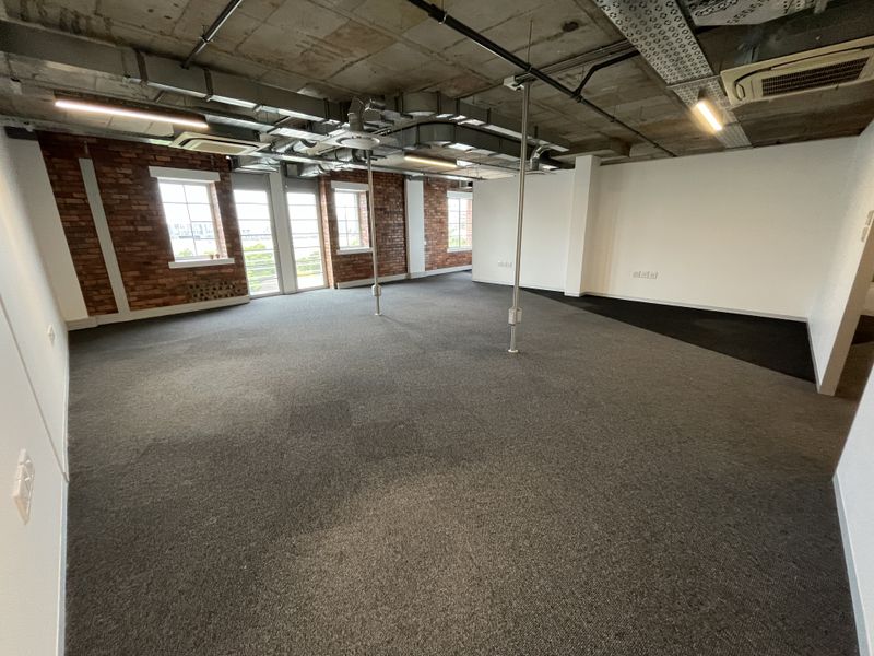 A-Grade Statement Office, Sovereign Quay, Green Point. - Photo 7