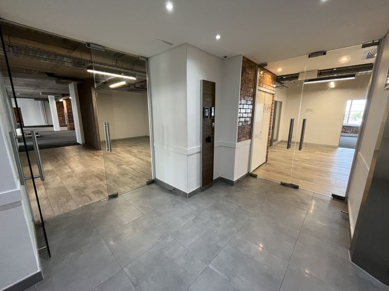 A-Grade Statement Office, Sovereign Quay, Green Point. - Photo 4