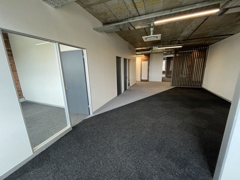 A-Grade Statement Office, Sovereign Quay, Green Point. - Photo 6