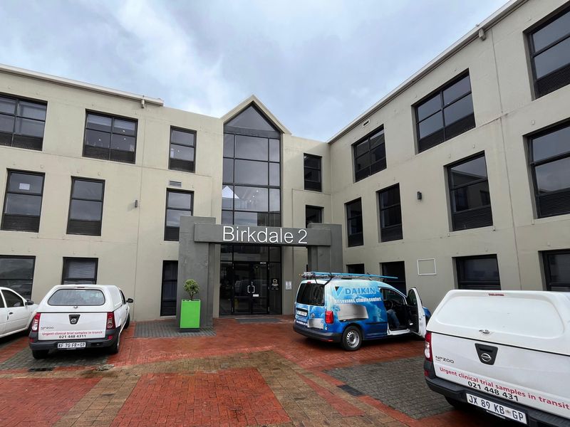Modern Open-Plan Office with Mountain Views. River Park, Mowbray. - Photo 2
