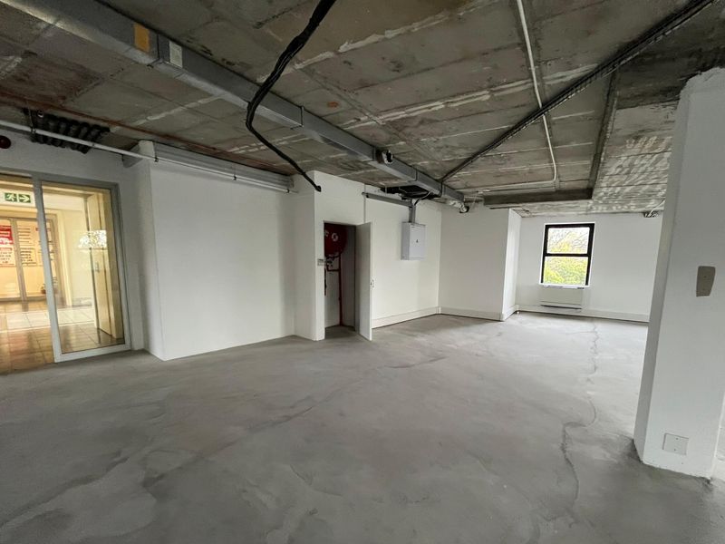 Modern Open-Plan Office with Mountain Views. River Park, Mowbray. - Photo 9