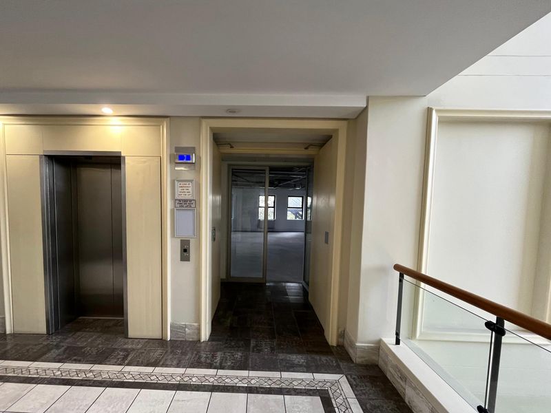 Modern Open-Plan Office with Mountain Views. River Park, Mowbray. - Photo 6