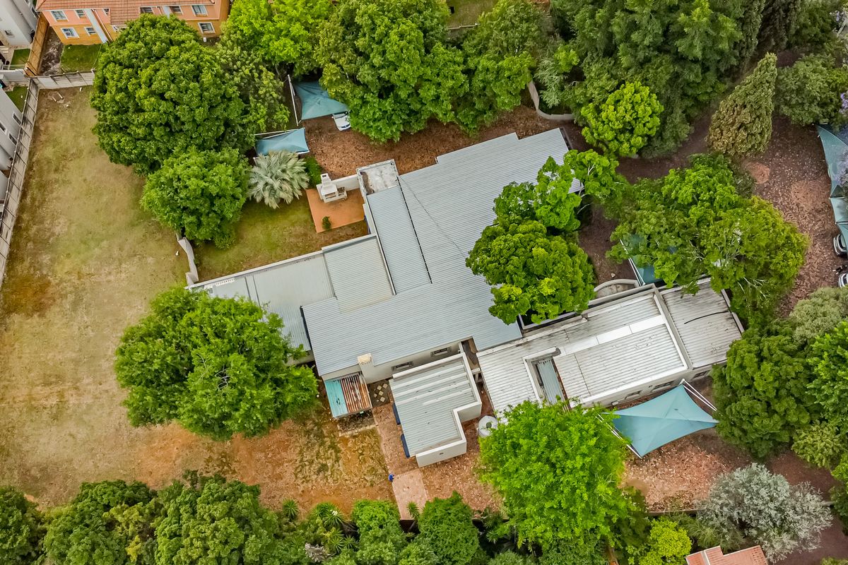 Stand Alone Freehold Commercial Property For Sale / To Let. - Photo 2