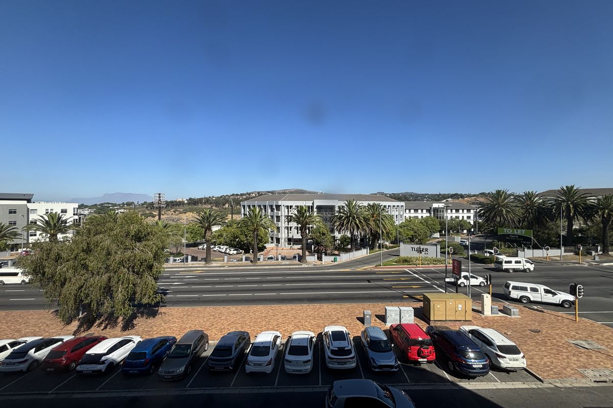 Premium 4th Floor Office with Balcony & Views in Tyger Valley - Photo 4