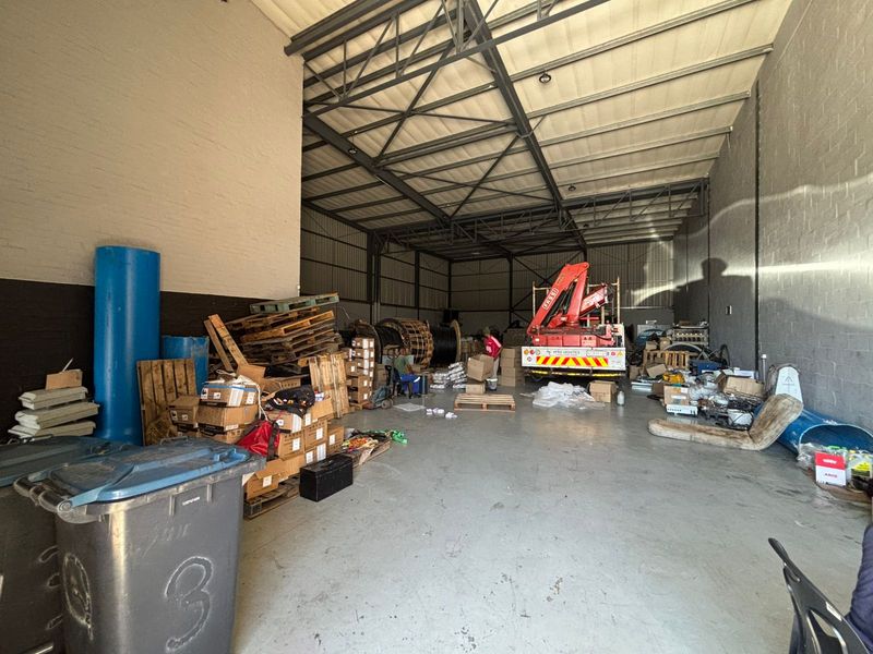 Warehouse To Let in Stikland – Secure Park Location - Photo 10