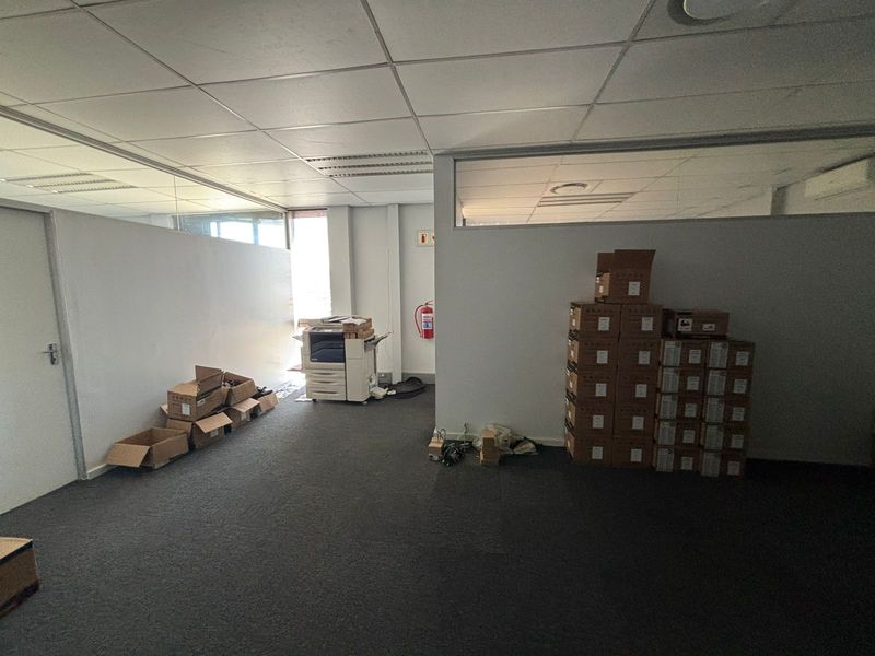 Warehouse To Let in Stikland – Secure Park Location - Photo 7