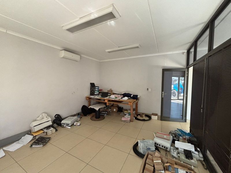 Warehouse To Let in Stikland – Secure Park Location - Photo 6