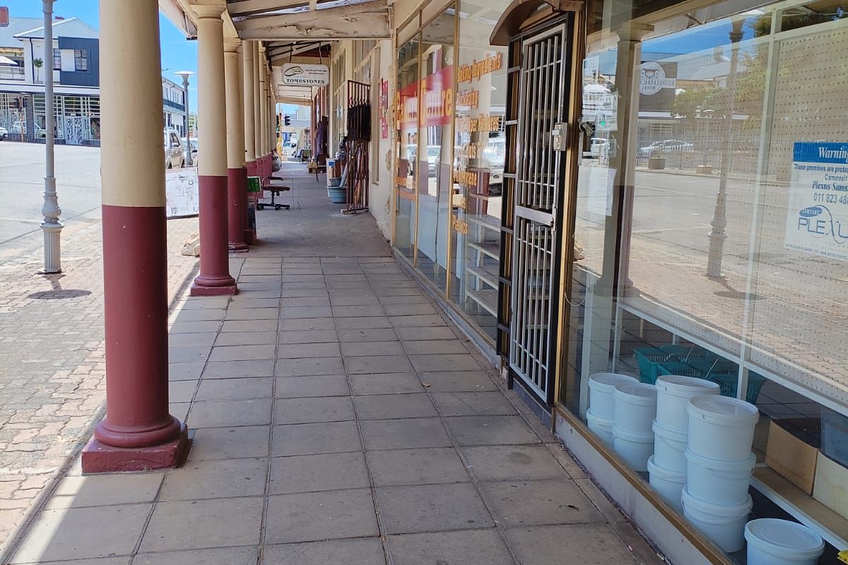 Great opportunity!!! 18 fully occupied retail units - Photo 4