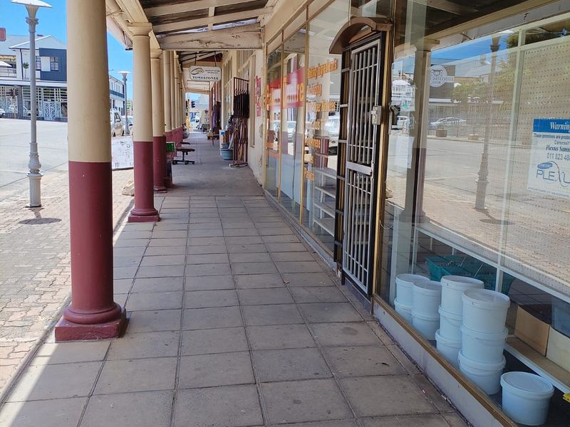 Great opportunity!!! 18 fully occupied retail units - Photo 4