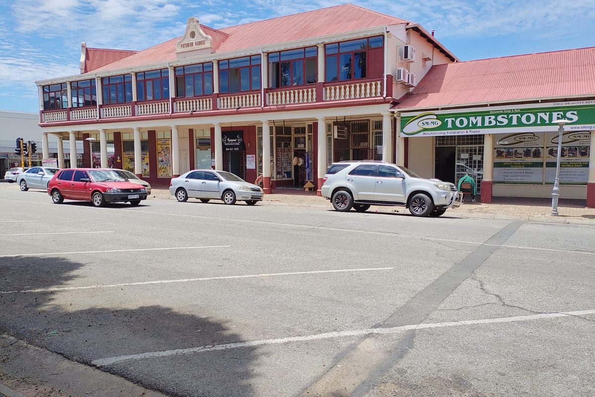Great opportunity!!! 18 fully occupied retail units - Photo 2