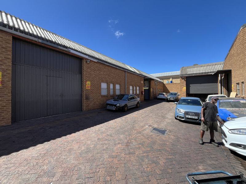 Warehouse & Showroom in Prime Montague Gardens Industrial Hub - Photo 3