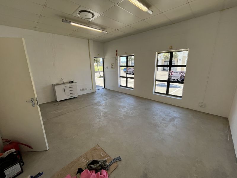 Freshly Revamped Light Industrial Unit, Platinum Junction, Montague Gardens - Photo 5