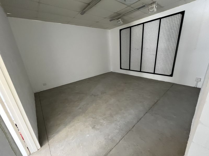 Freshly Revamped Light Industrial Unit, Platinum Junction, Montague Gardens - Photo 8