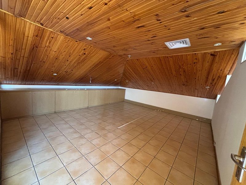 270sqm Loft Office Space – Delphi Arena, Tyger Valley - Photo 9