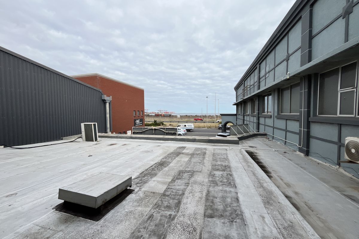 Well-Priced Corner Office with Ocean Views on Marine Drive. Paarden Eiland - Photo 4