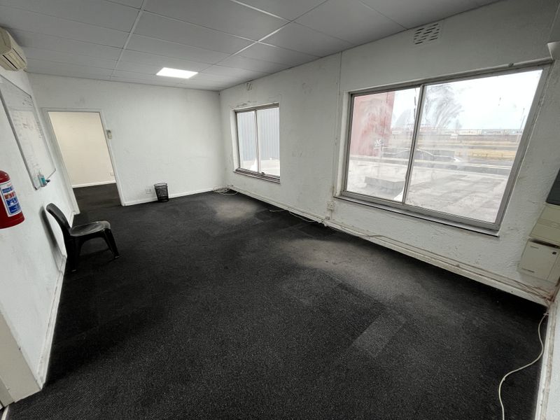 Well-Priced Corner Office with Ocean Views on Marine Drive. Paarden Eiland - Photo 7