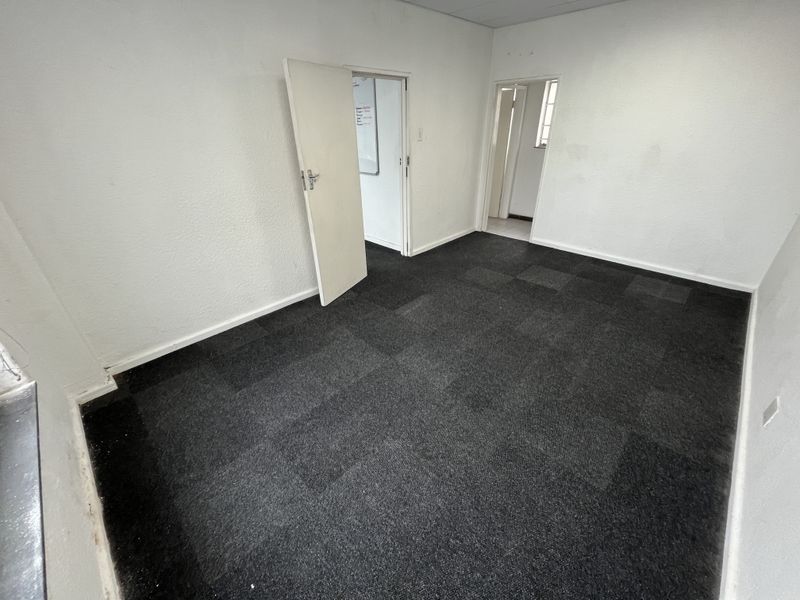 Well-Priced Corner Office with Ocean Views on Marine Drive. Paarden Eiland - Photo 9