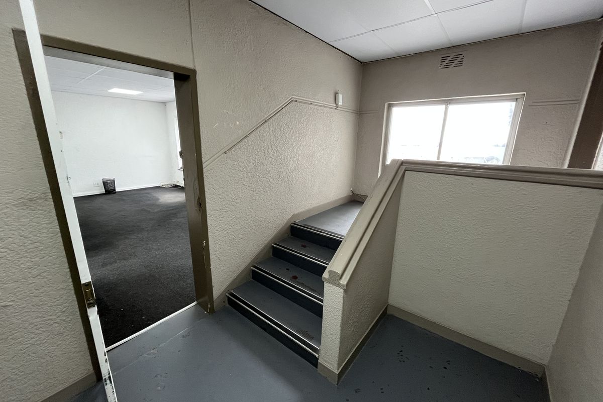 Well-Priced Corner Office with Ocean Views on Marine Drive. Paarden Eiland - Photo 5