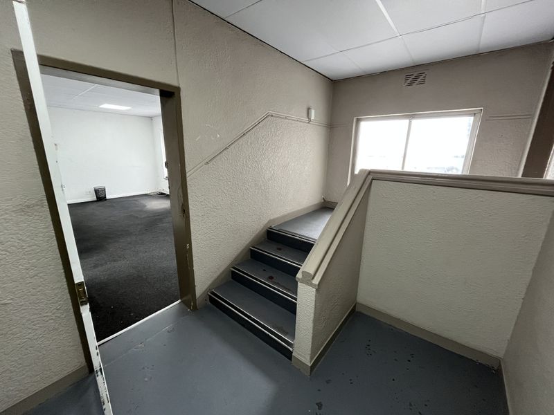 Well-Priced Corner Office with Ocean Views on Marine Drive. Paarden Eiland - Photo 5