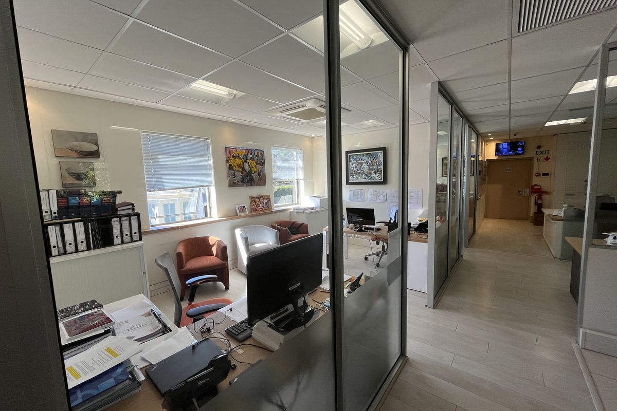 Turnkey First-Floor Office at Boundary Terraces, Prestigious Newlands - Photo 5