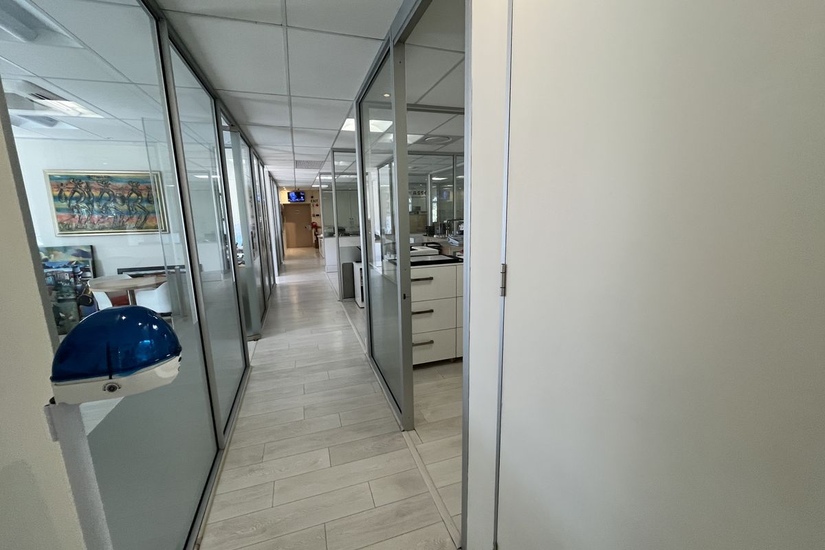 Turnkey First-Floor Office at Boundary Terraces, Prestigious Newlands - Photo 4