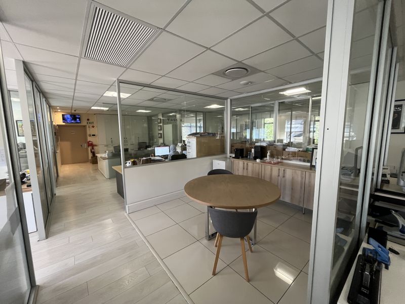 Turnkey First-Floor Office at Boundary Terraces, Prestigious Newlands - Photo 8