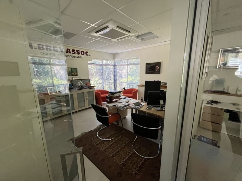 Turnkey First-Floor Office at Boundary Terraces, Prestigious Newlands - Photo 7