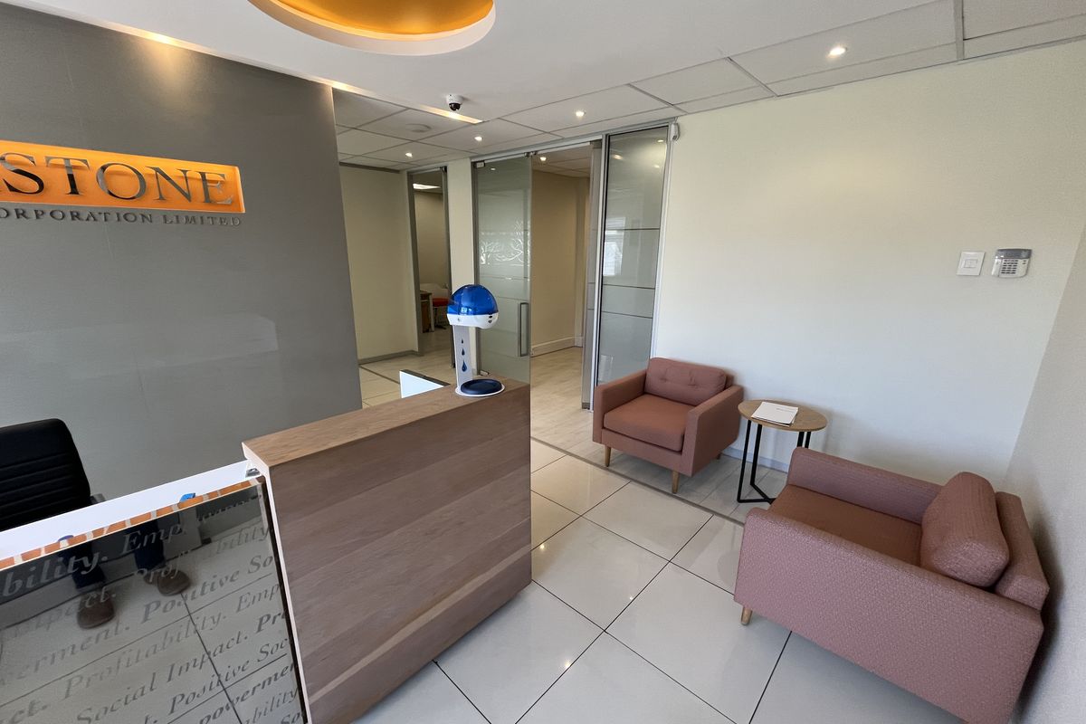Turnkey First-Floor Office at Boundary Terraces, Prestigious Newlands - Photo 2