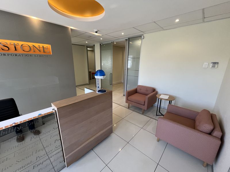 Turnkey First-Floor Office at Boundary Terraces, Prestigious Newlands - Photo 2