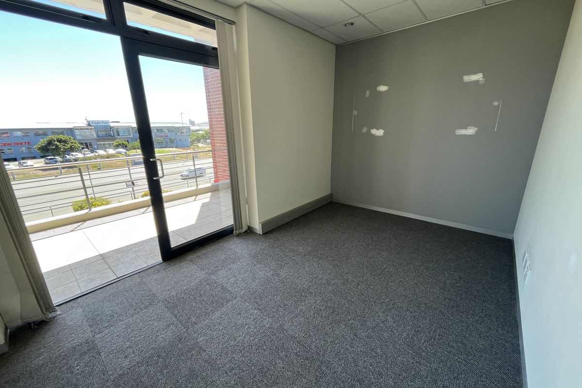 209 squares First-Floor Office in Sable Square, Central Milnerton. - Photo 5