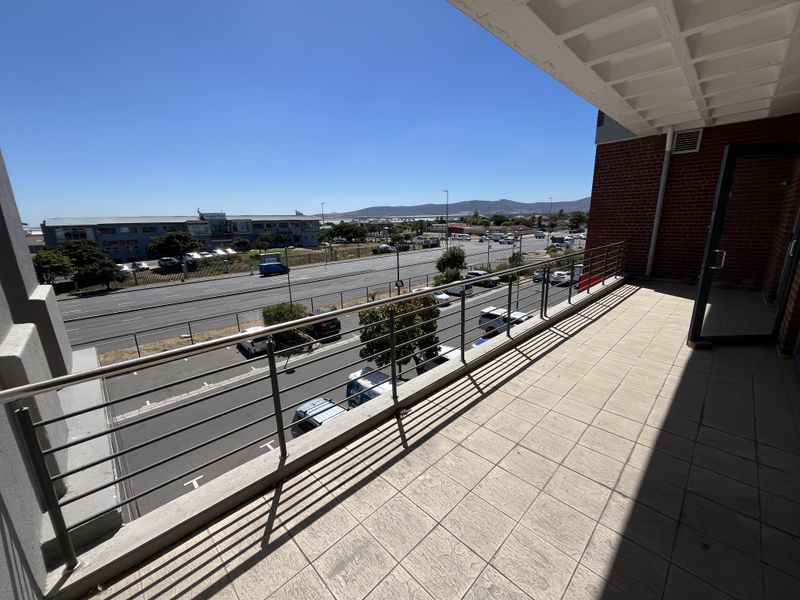 209 squares First-Floor Office in Sable Square, Central Milnerton. - Photo 6