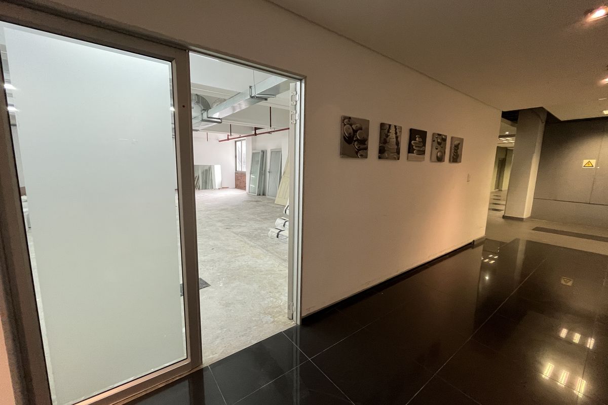 133 square Adaptable Office Space. Upper Eastside, Woodstock. - Photo 3