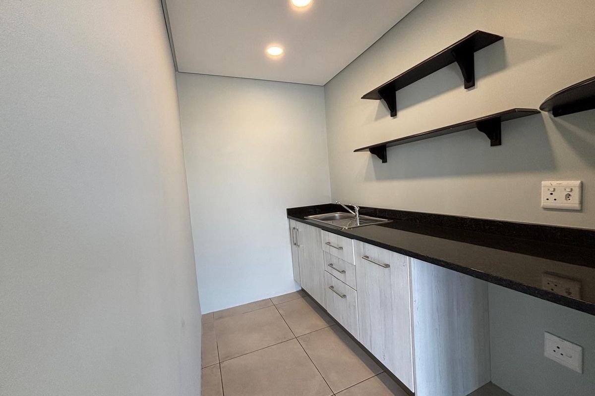 Prime 751m2 Warehouse To Let in Rio Park, Stikland - Photo 4