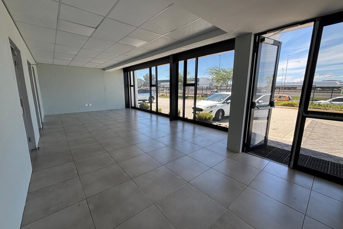 Prime 751m2 Warehouse To Let in Rio Park, Stikland - Photo 3