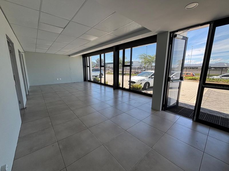 Prime 751m2 Warehouse To Let in Rio Park, Stikland - Photo 3