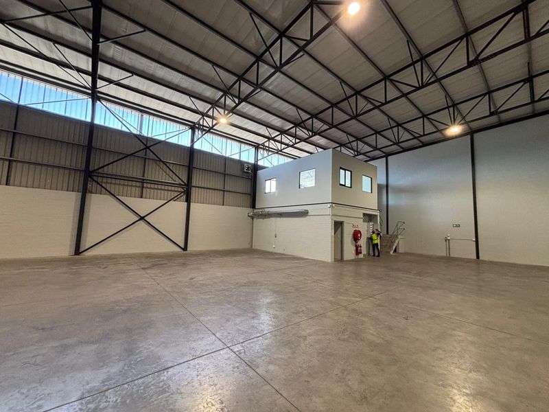 Prime 751m2 Warehouse To Let in Rio Park, Stikland - Photo 8