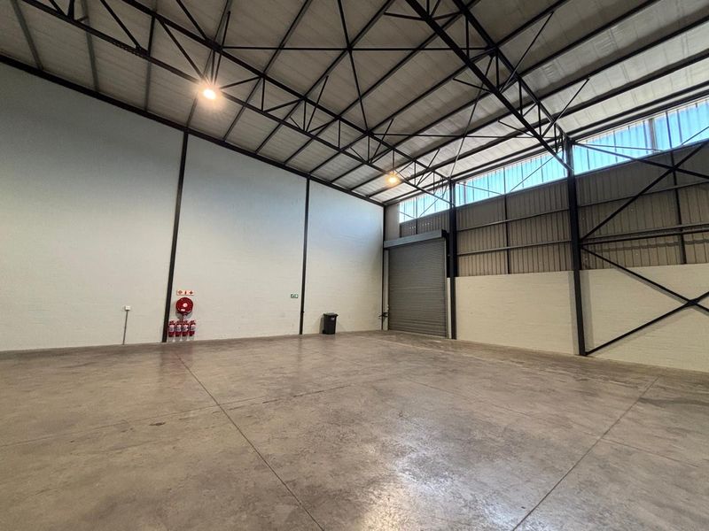 Prime 751m2 Warehouse To Let in Rio Park, Stikland - Photo 7