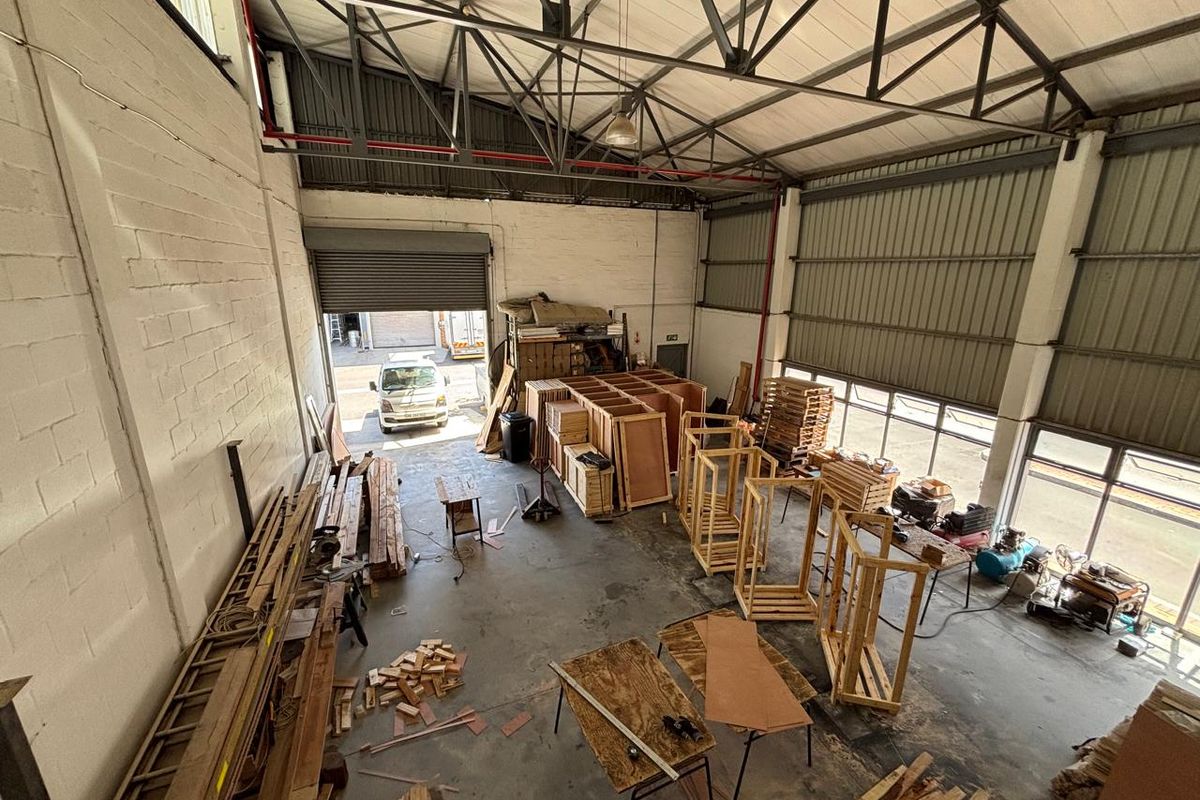 325m2 Secure Industrial Unit To Let | Prime Airport Industria Location - Photo 5