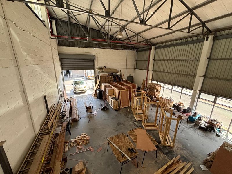 325m2 Secure Industrial Unit To Let | Prime Airport Industria Location - Photo 5