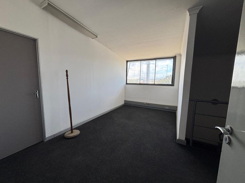 325m2 Secure Industrial Unit To Let | Prime Airport Industria Location - Photo 10