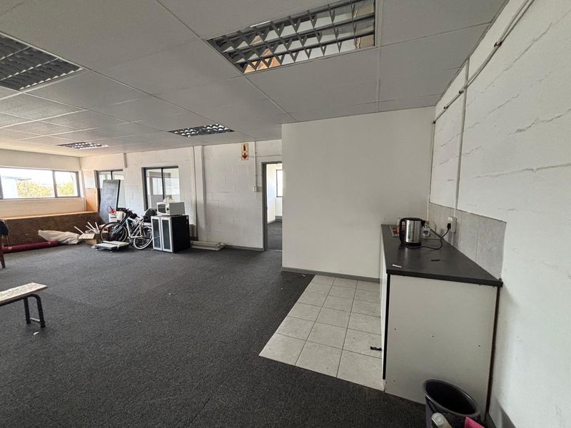 325m2 Secure Industrial Unit To Let | Prime Airport Industria Location - Photo 8