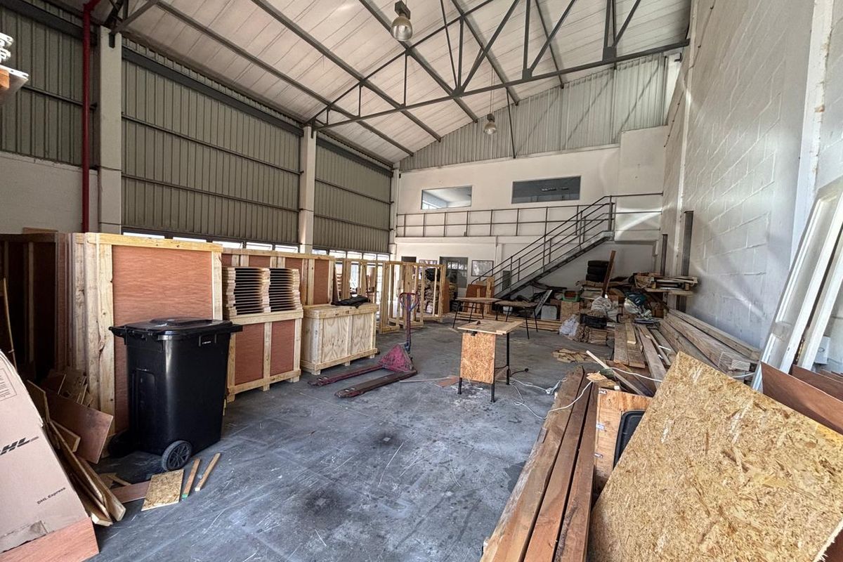 325m2 Secure Industrial Unit To Let | Prime Airport Industria Location - Photo 3