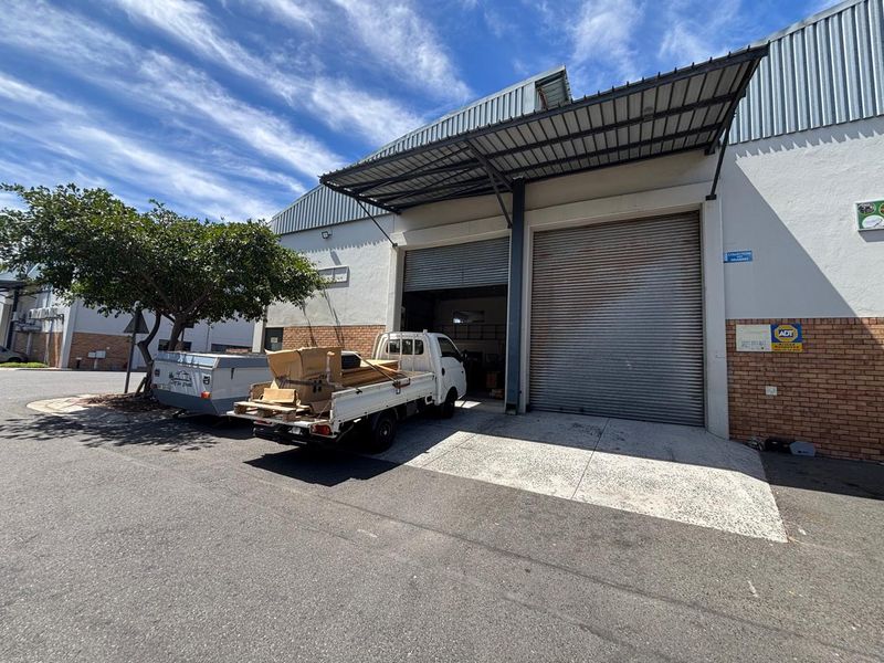 325m2 Secure Industrial Unit To Let | Prime Airport Industria Location - Photo 7