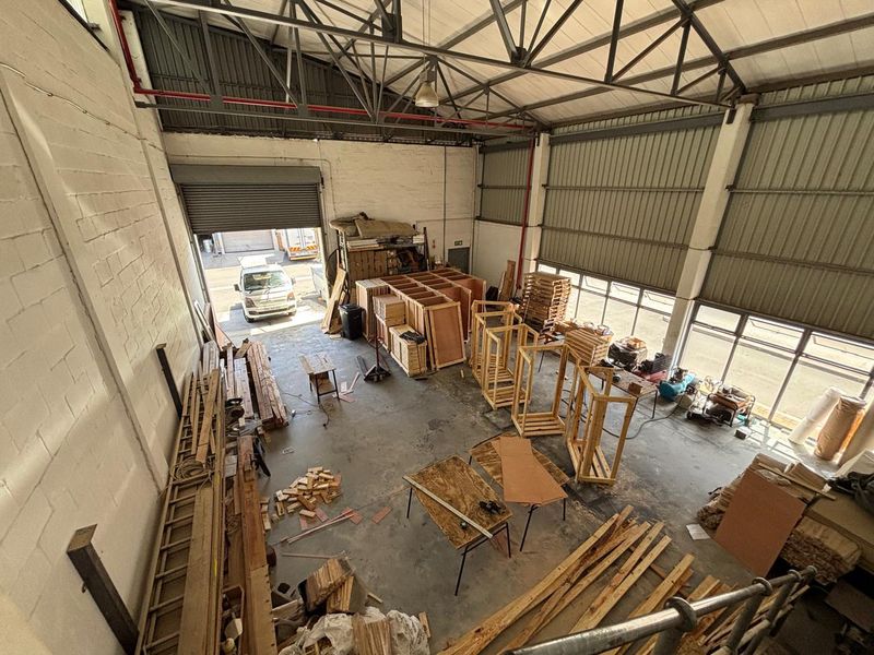 325m2 Secure Industrial Unit To Let | Prime Airport Industria Location - Photo 6
