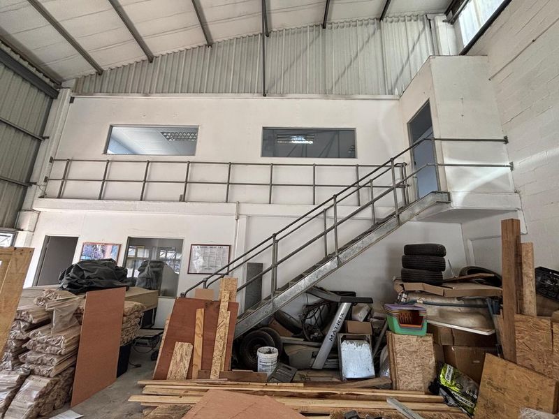 325m2 Secure Industrial Unit To Let | Prime Airport Industria Location - Photo 4